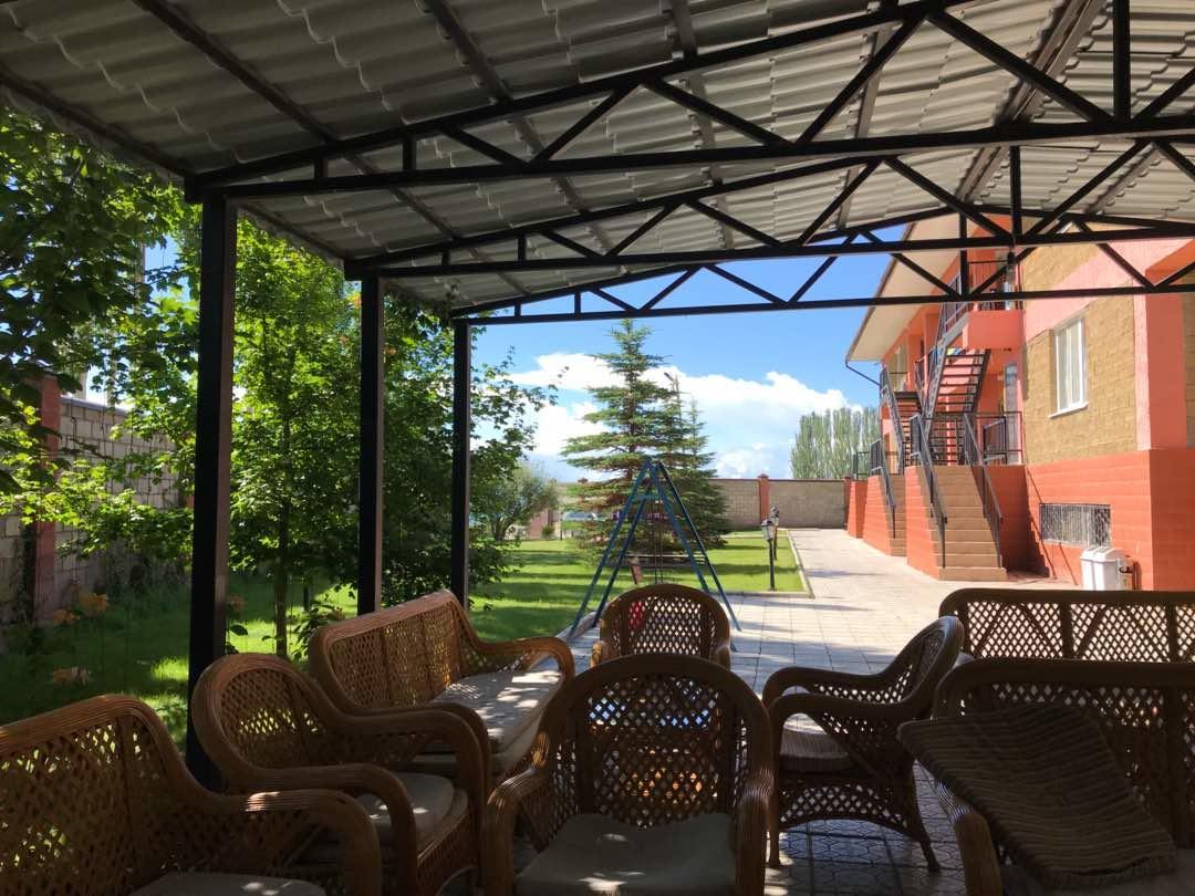 Taberik Hotel Chon-Sary-Oy Buitenkant foto
